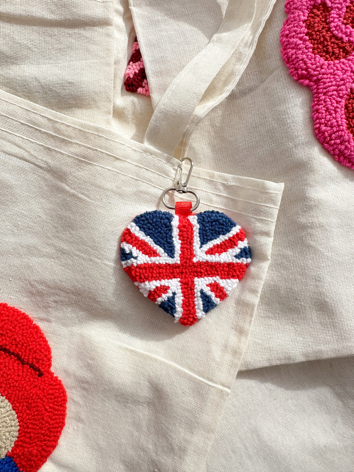 Union Jack heart keychain Magnet